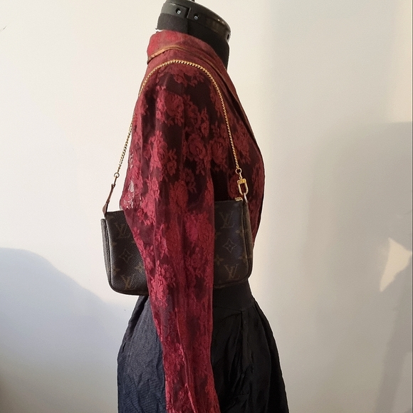 Vintage Red Lace Shirt - Picture 3 of 8